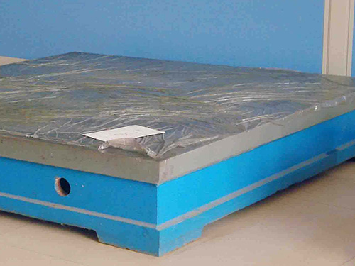 鑄鐵平臺(tái)的質(zhì)量主要顯示那幾個(gè)方面